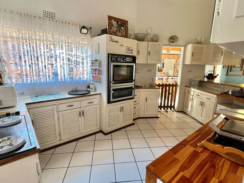 Luxurious Living Awaits in Sunward Park Village! - Photo 4