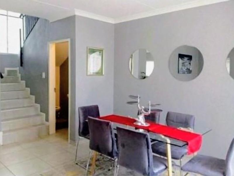 3 Bedroom Family Townhouse To Let - Photo 4