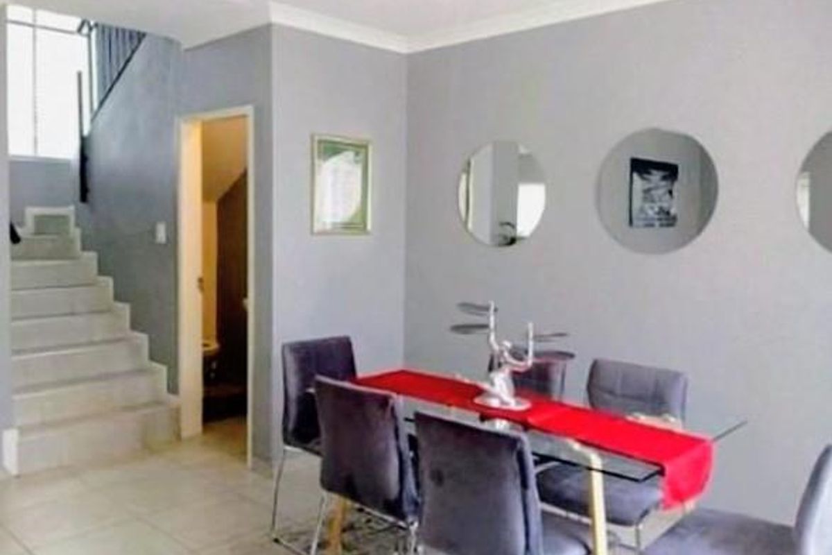 3 Bedroom Family Townhouse To Let - Photo 4
