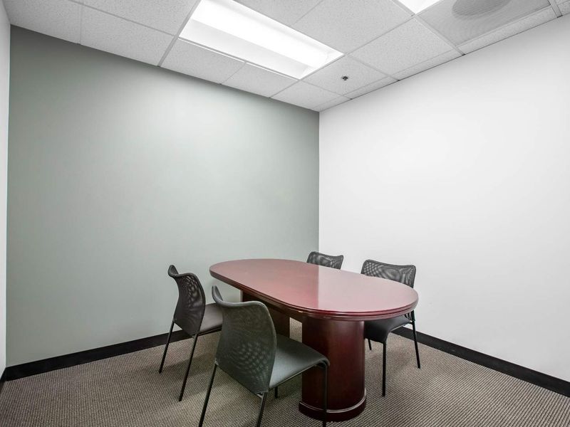 Private office space for 1 person in Regus Central. - Photo 5