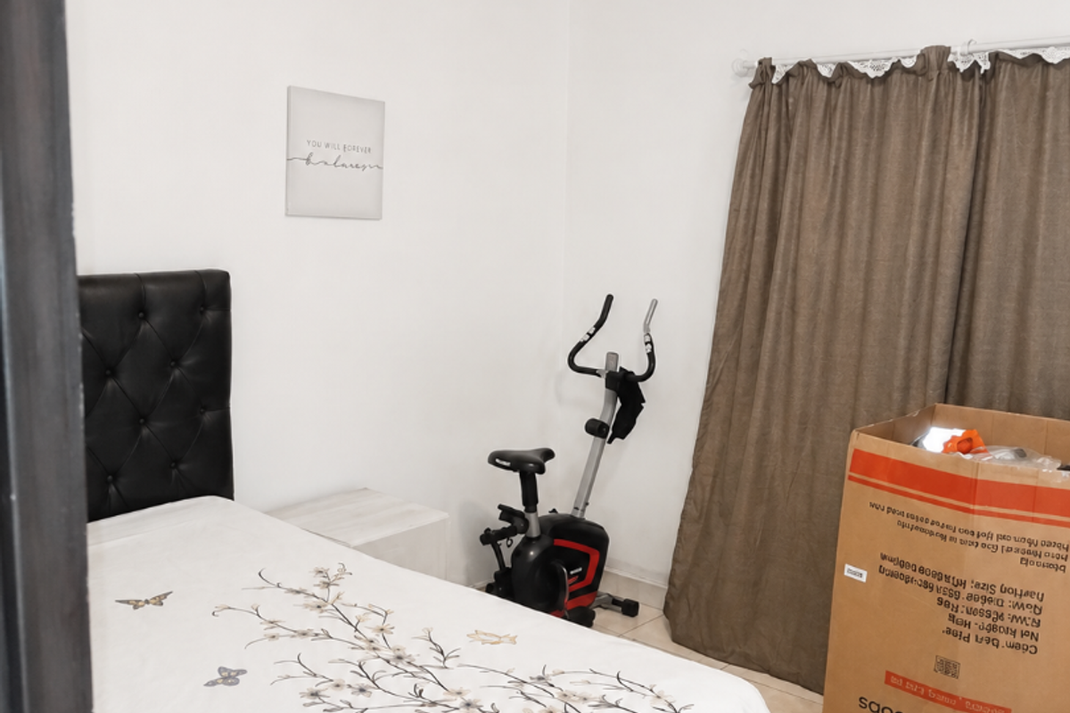 A bedroom featuring tiled flooring and neutral wall finishes, providing a functional space ready for personalization.