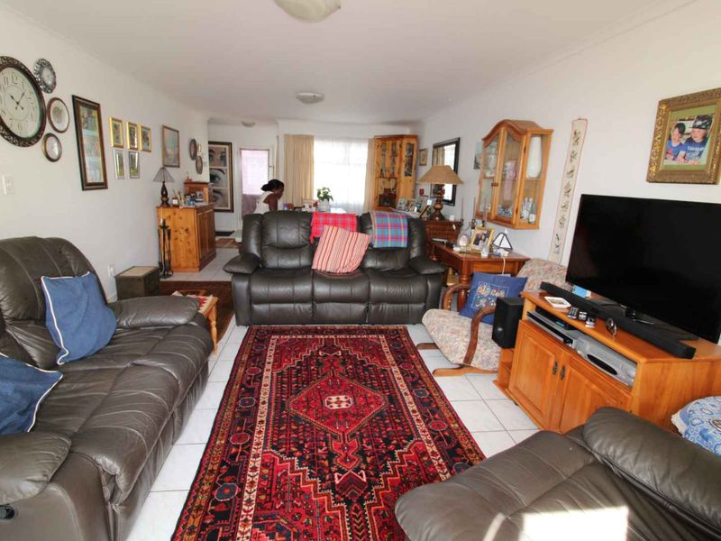 Well Maintained Townhouse - Photo 8