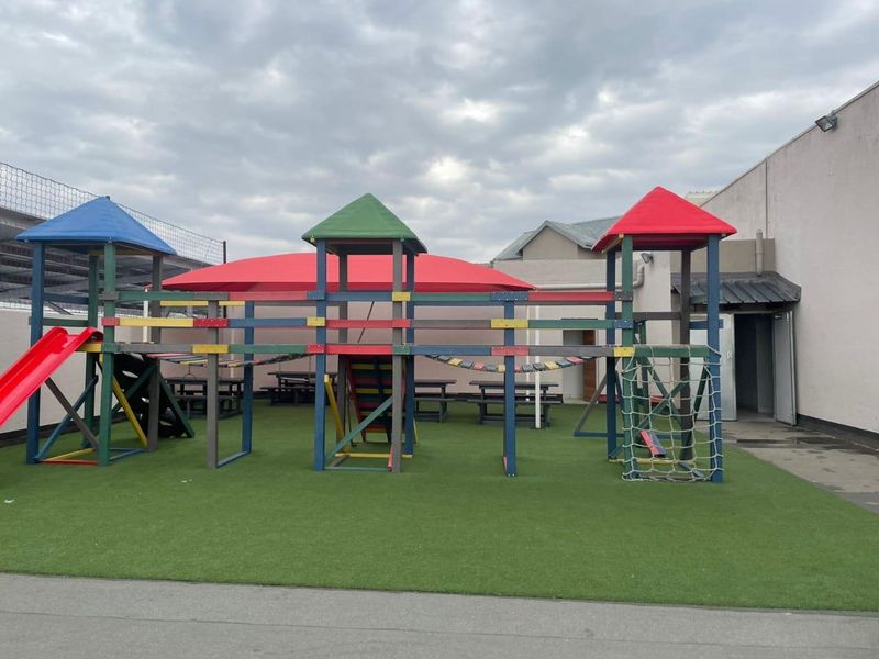 Modern Bachelor Unit for Sale - Photo 4