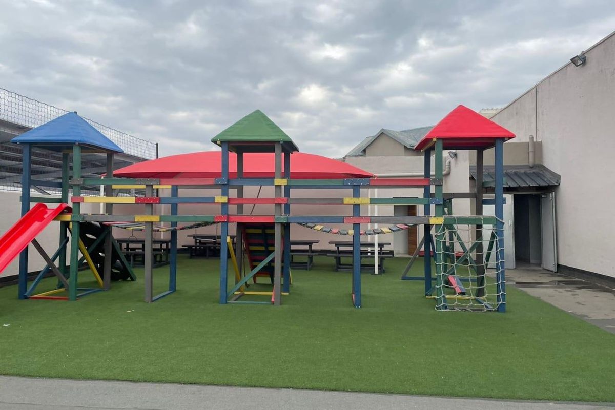 Modern Bachelor Unit for Sale - Photo 4