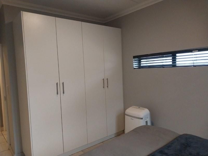 Modern 2-Bedroom Ground Floor Apartment to rent in East Glen Vredekloof Heights Brackenfell - Photo 8