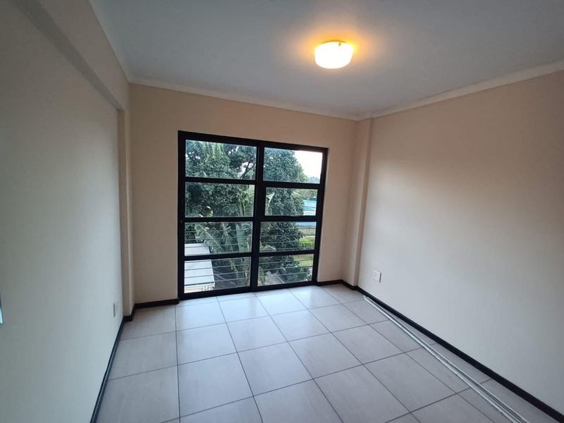 Charming 2-Bedroom Apartment in the Heart of Essenwood, Durban. - Photo 5