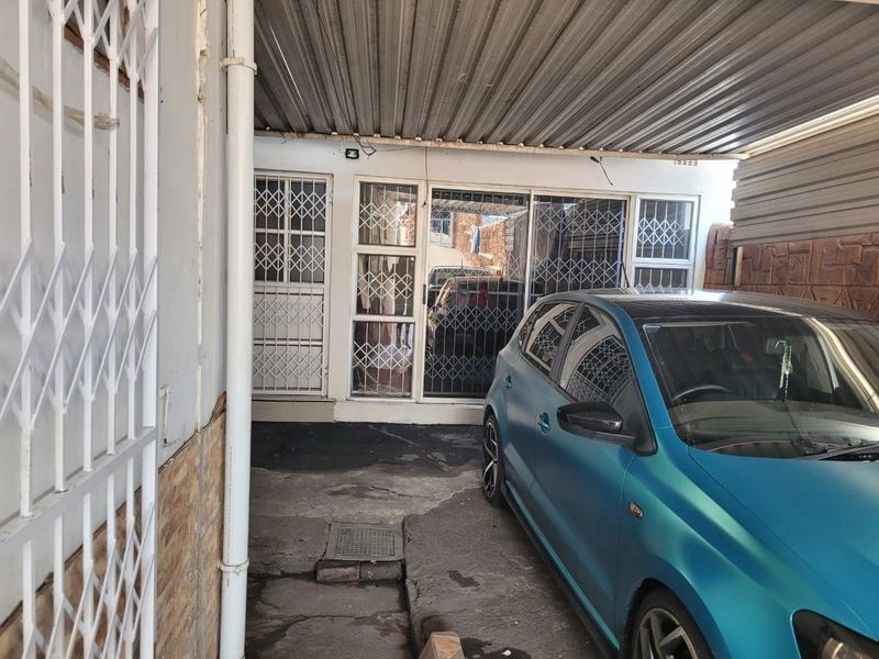 2 Bedroom House for sale in Montford - Photo 1