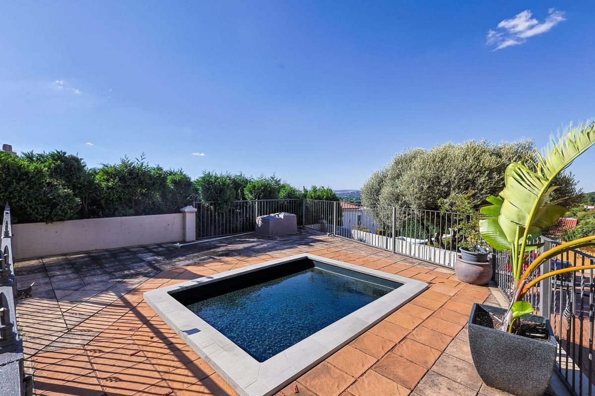 Elegant Family Living in the Heart of Waterkloof Ridge - Photo 4