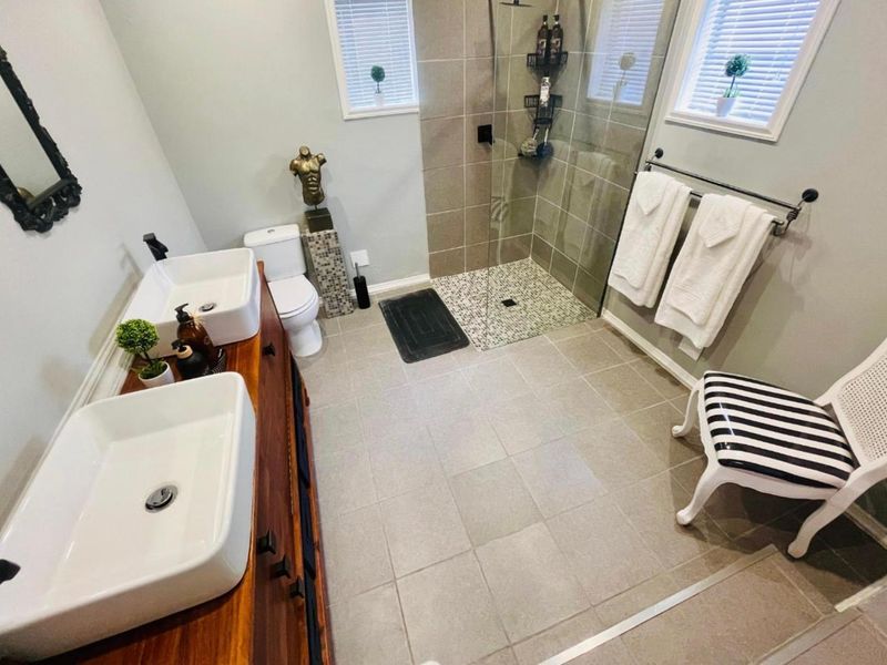 Your Dream 3 Bedroom Home In South Crest Awaits-Move In, Unpack, Enjoy. - Photo 10