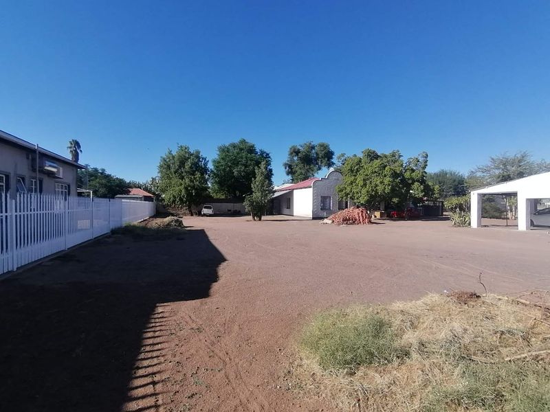 PERFECTLY LOCATED BUTCHERY WITH FLATLETS FOR SALE IN MARIENTAL – NAMIBA - Photo 3