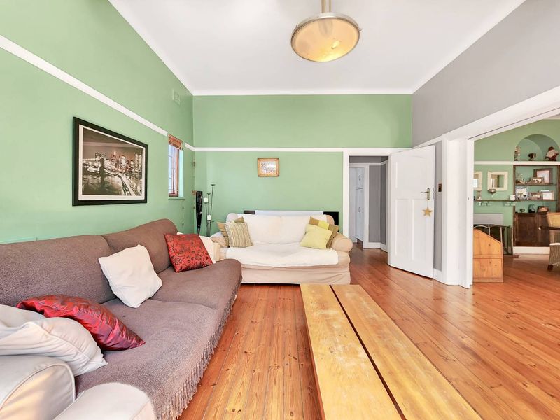 Iconic Muizenberg Property | 2 Apartments | Sold as Going Concern | Guesthouse/Commercial Potential - Photo 10