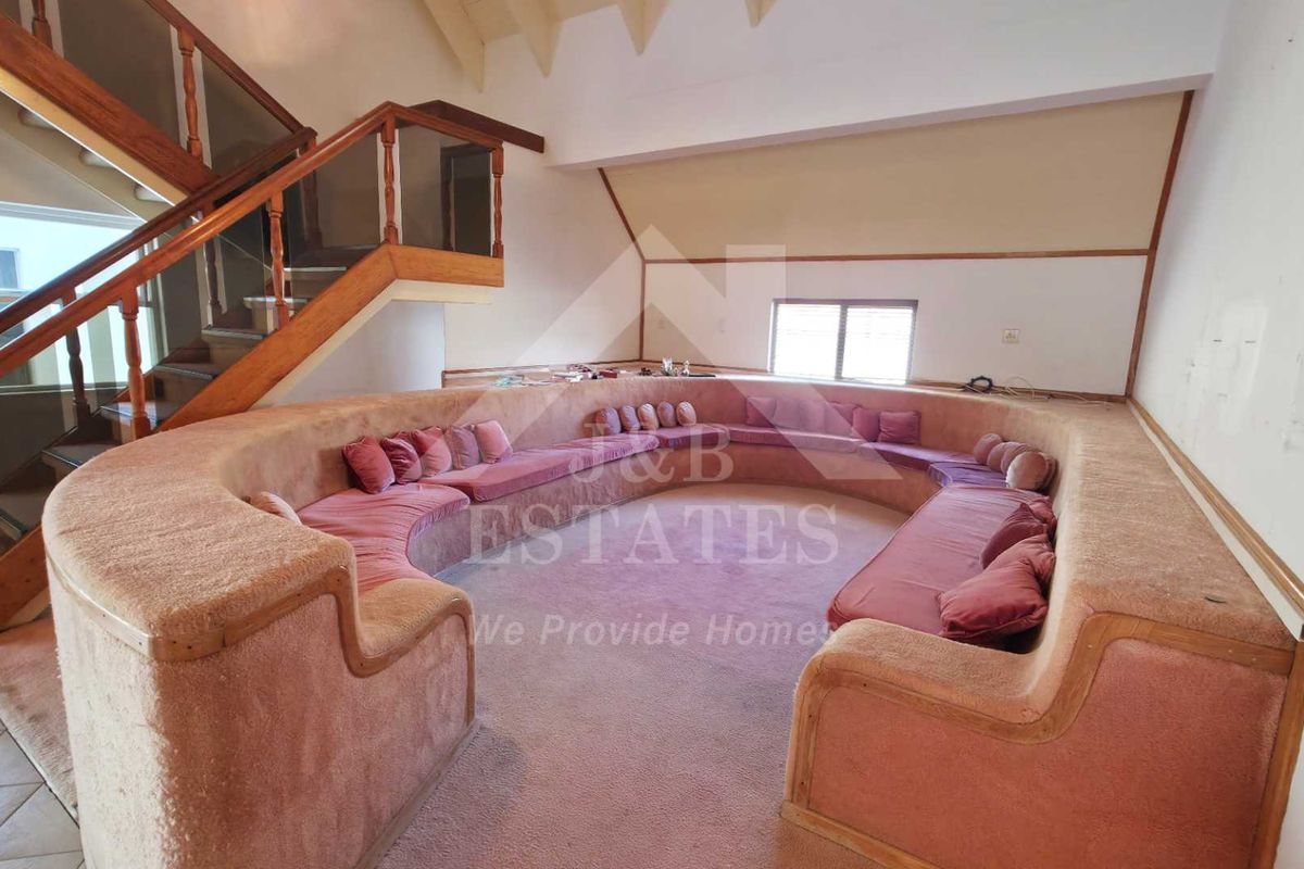 Elegant Beachfront House - Photo 5