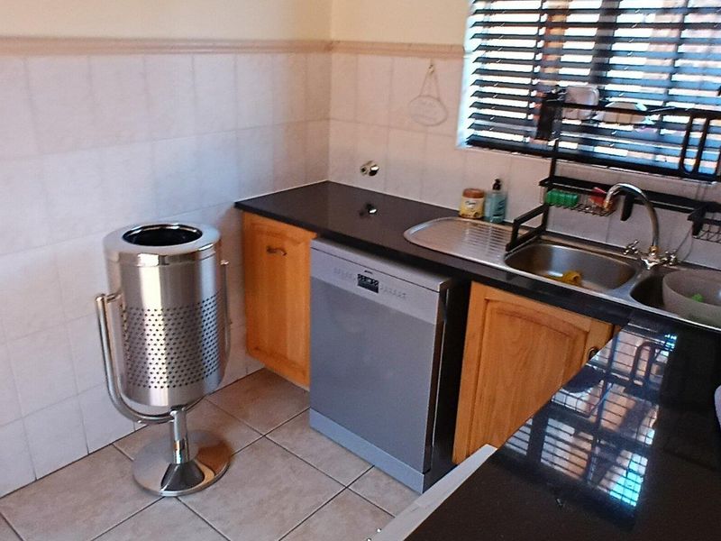 "Secure Estate Living: Modern Home for Investors or Downsizers! - Photo 8