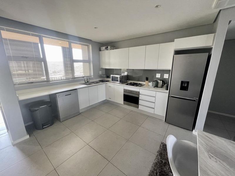 Hendra - Luxury 3 Bed, 3 Bath Apartment with Sea Views & Large Balcony - Photo 4