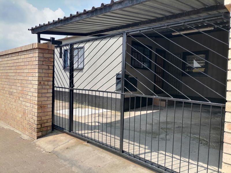 2 Bedroom House for Sale in Westbery - Photo 2
