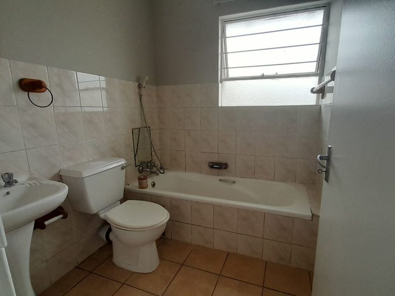 Lovely first floor townhouse - Photo 10