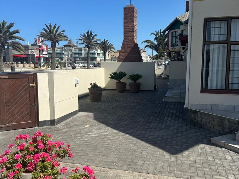 🏡 Reduced to go🏡 Buy a 4 bedroom duplex Townhouse in Swakopmund 📌 CBD!!️selling at N$ 3500 000 cost exclusive in Mainau complex. - Photo 6