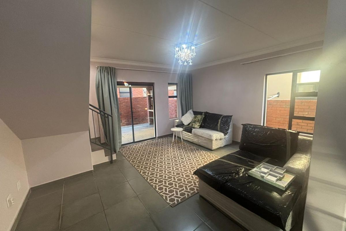 Stunning duplex unit in Olympus area. - Photo 3