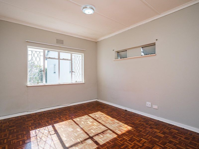 Spacious Second Floor Apartment in the Heart of Hillcrest - Photo 9