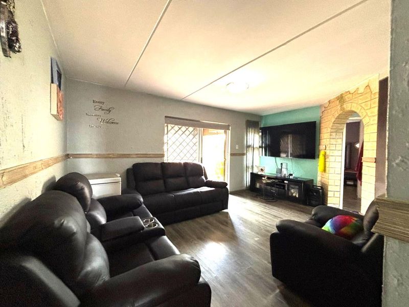 2 Bedroom Unit Ground Floor Unit for sale in Winchester Hills - Photo 4