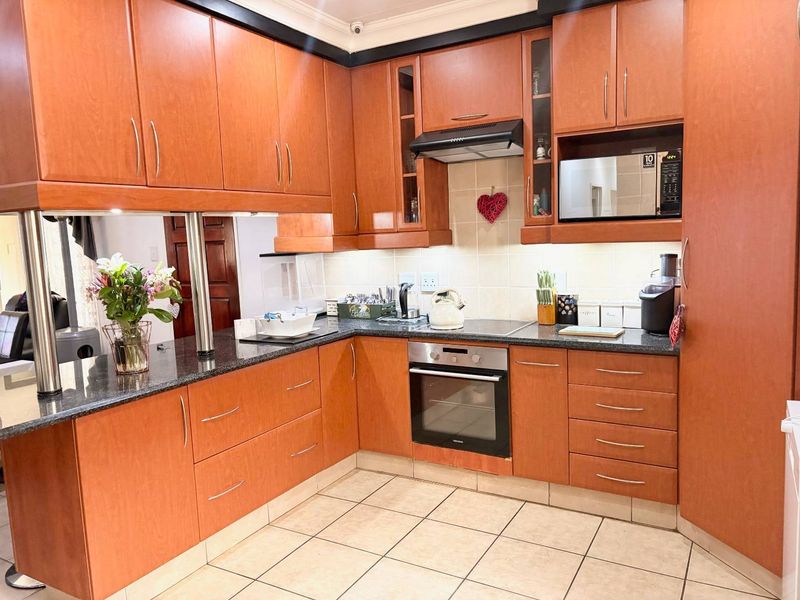 Estate Living Awaits! - Photo 4