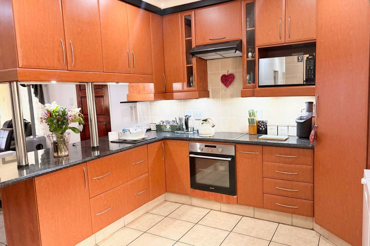 Estate Living Awaits! - Photo 4