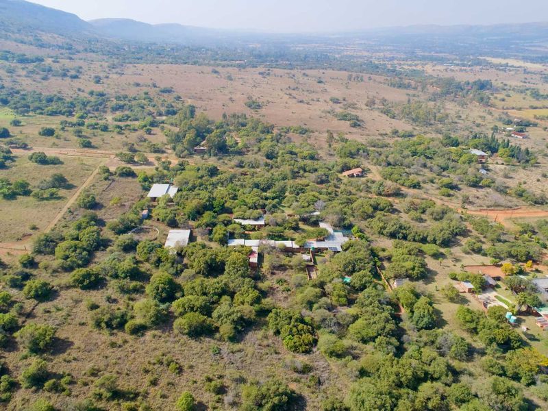 ***7ha Bushveld Property with Equestrian Facilities, Storerooms & Borehole – Kameeldrift West*** - Photo 7