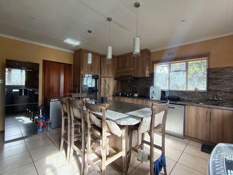 Seize the Opportunity: Dual Homes in Desirable Lakeview - Photo 7