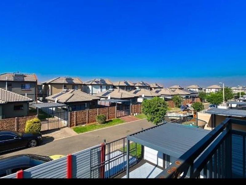 Modern Living at Its Finest - Photo 2