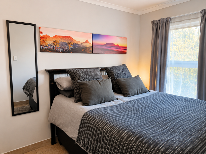 Charming 2-Bedroom Apartment in a Secure Complex - Photo 7