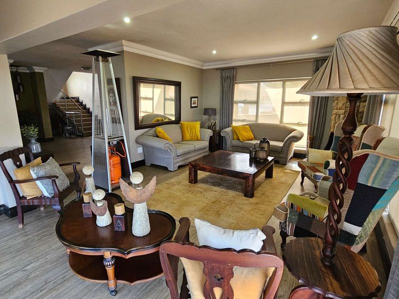 4 Bedroom Executive Family Home in Birdwood Estate - Photo 6