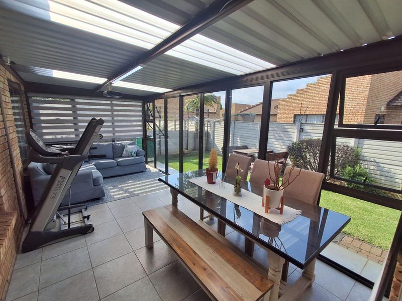 BEAUTIFUL CLUSTER - PET FRIENDLY - KIBLER PARK - Photo 9