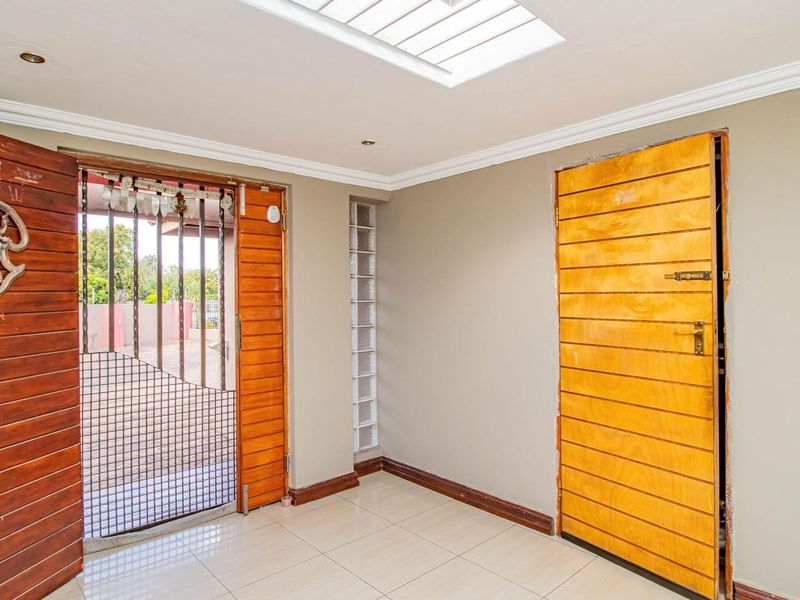 Your Ideal Home: Elegance, Convenience, and Comfort! - Photo 4
