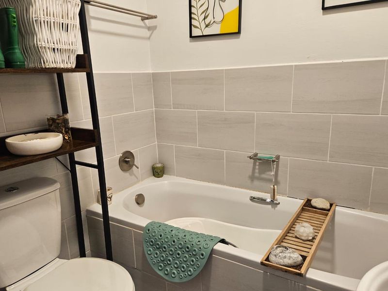 2 Bed 1 Bath Unfurnished First Floor Endevour Mariners Village 1/9 - Photo 6