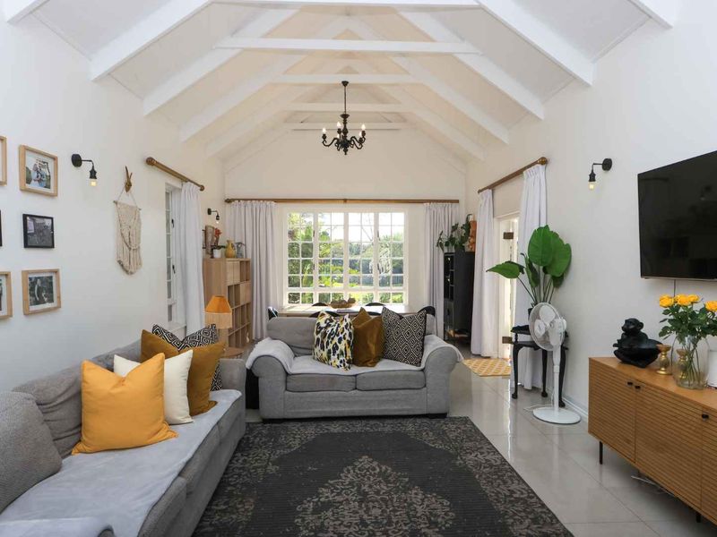 A Beautiful Family Retreat in Prestigious Mount Edgecombe Estate - Photo 7