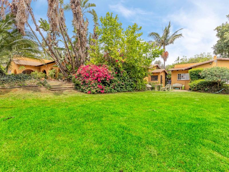 Peaceful Country Living: Two-Bedroom Home with Pool & Two One-Bedroom Cottages! - Photo 2