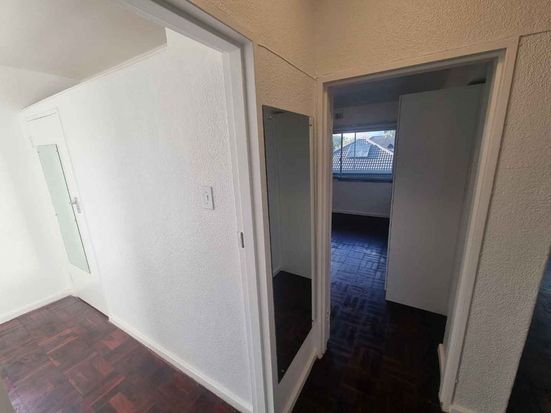 Newly Renovated Spacious Two-bedroom Apartment To Rent in Tamboerskloof! - Photo 3