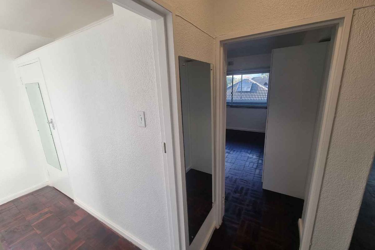 Newly Renovated Spacious Two-bedroom Apartment To Rent in Tamboerskloof! - Photo 3