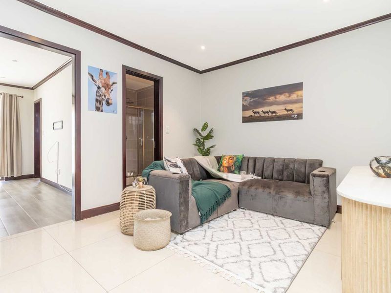 Modern and furnished three-bedroom, two-bathroom townhouse in Carlswald – Midrand - Photo 2
