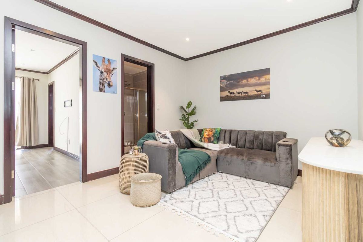 Modern and furnished three-bedroom, two-bathroom townhouse in Carlswald – Midrand - Photo 2