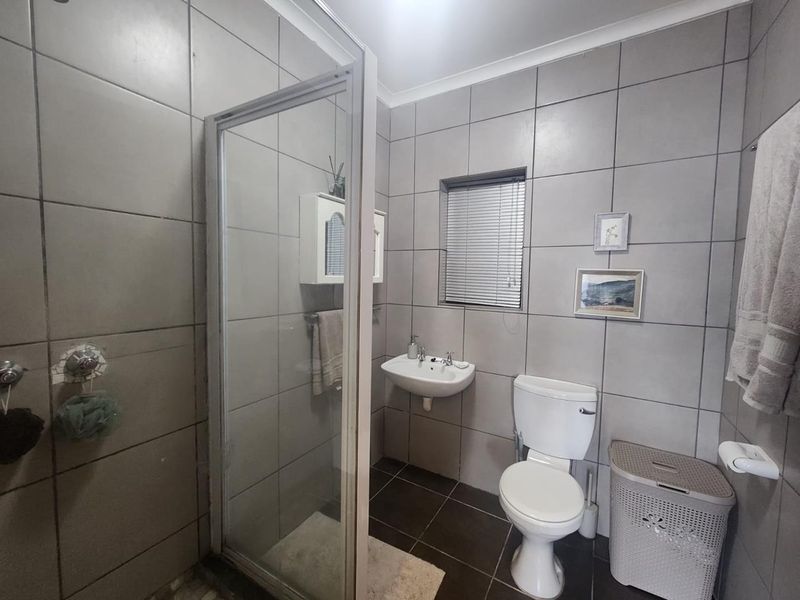 Two Bedroom unit in Hillside Manor - Photo 8