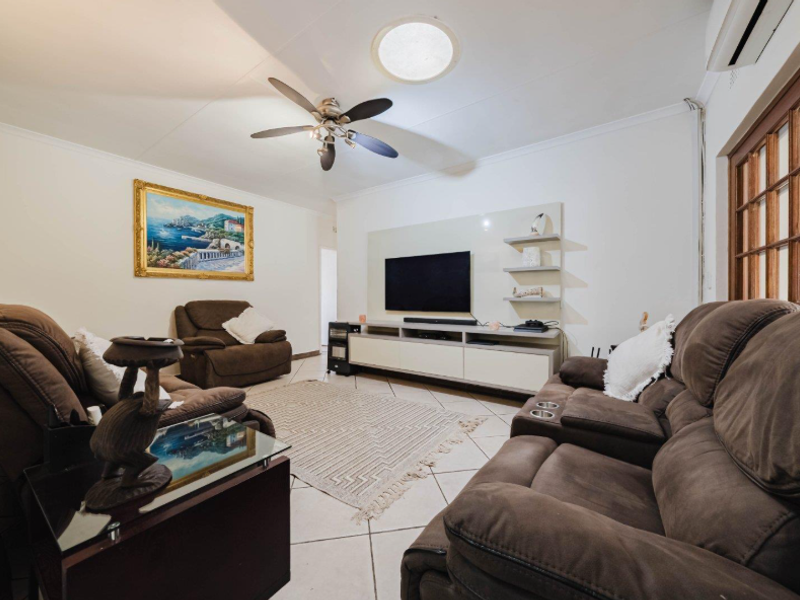 5-Bedroom Family Home for Sale in Brackenhurst - Photo 7