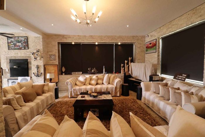 Property #2430960, Townhouse For Sale in Vogelstrand