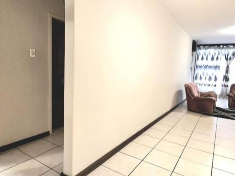 2 Bedroom Apartment for Sale - Photo 5