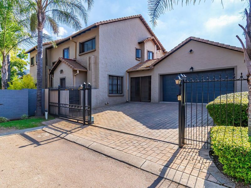Stunning House In Rooihuiskraal Ext 22 - Photo 2