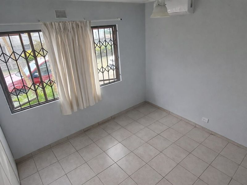 Spacious 3-Bedroom Home with Pool in Birdswood, Richards Bay - Photo 8