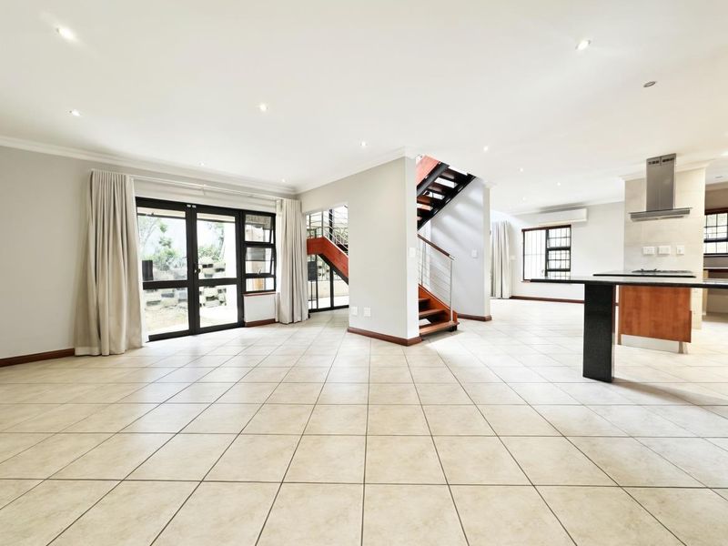GORGEOUS 3 BEDROOM HOME FOR SALE IN THE HEART OF HYDE PARK - Photo 3