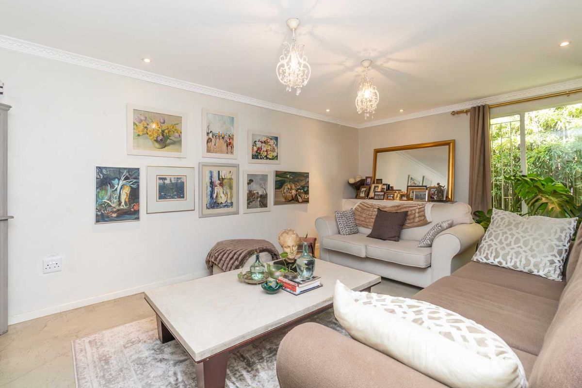 Charming, Characterful, Peaceful Home in the Heart of Hurlingham Manor - Photo 5