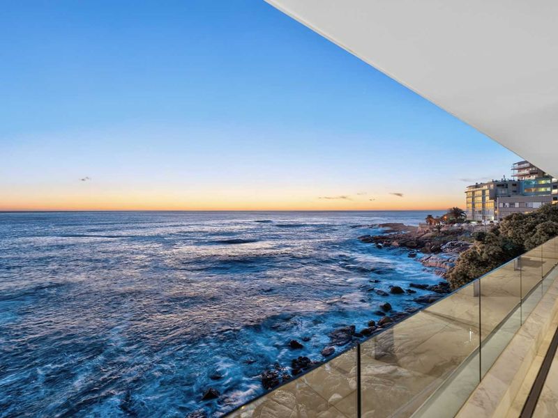 Exceptional Oceanfront Penthouse in Bantry Bay - Photo 2