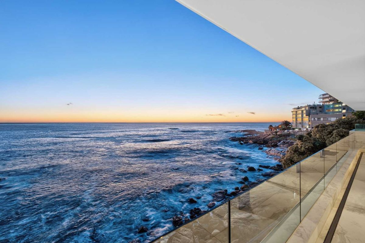 Exceptional Oceanfront Penthouse in Bantry Bay - Photo 2